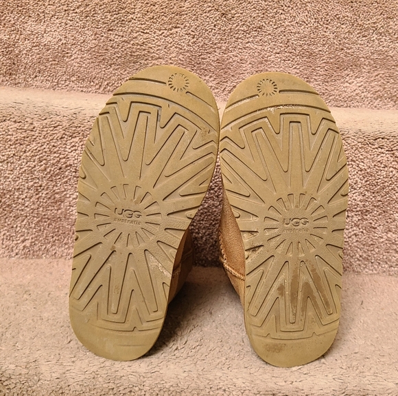 UGG Kids 3 Tan Suede Boots - Picture 5 of 14